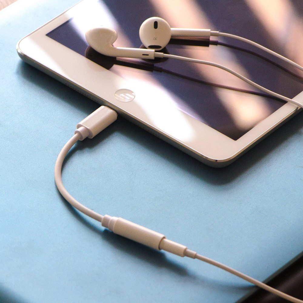 Genuine OEM Apple Lightning to 3.5 mm Headphone jack Adapter iPhone XR